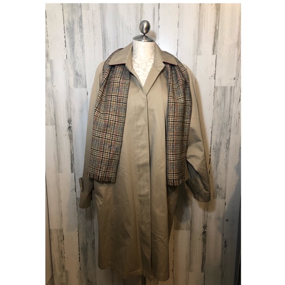London Fog Trench Coat 🧥. #44 - Picture 2 of 8